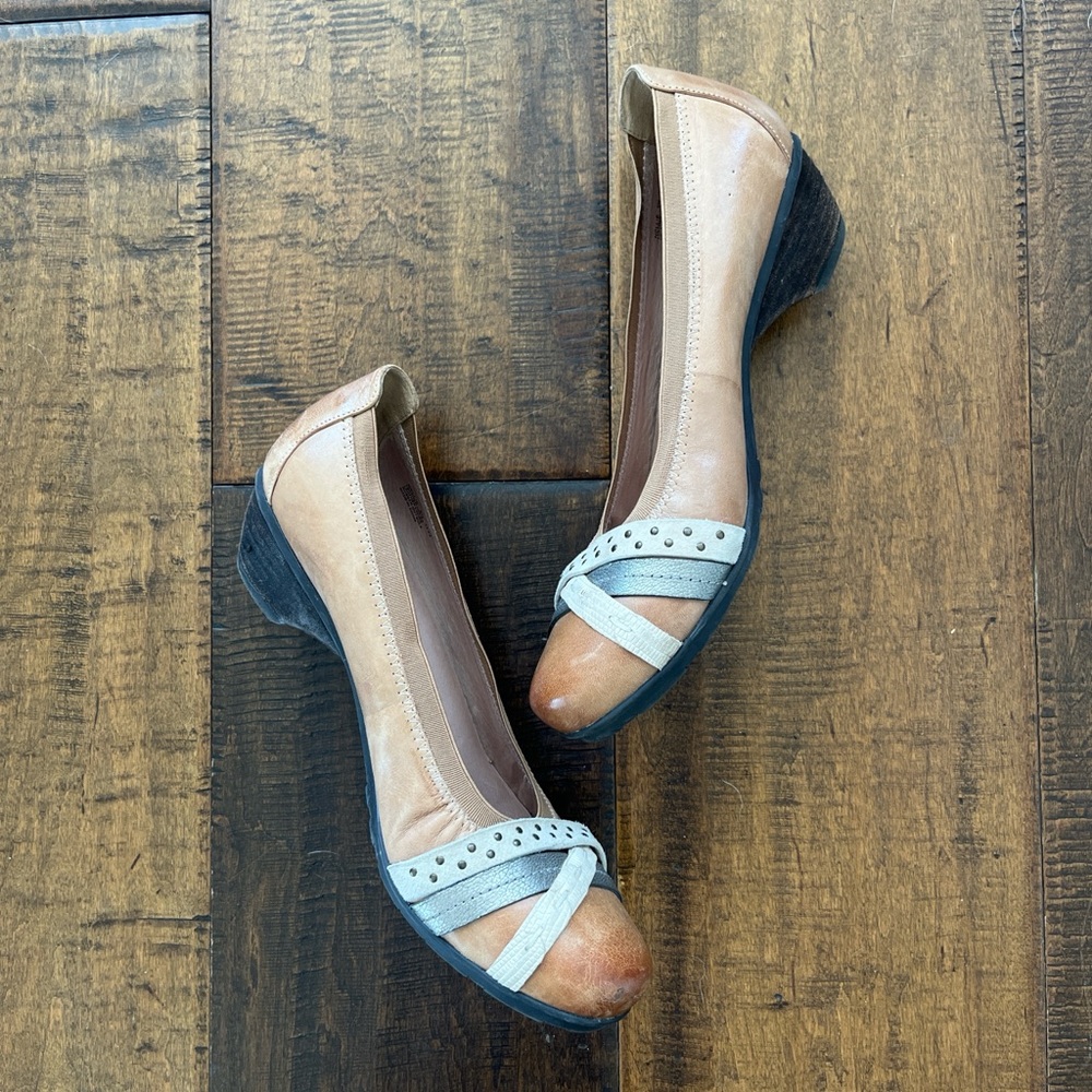 Abeo B.I.O. System Nellie brown leather pumps with round toes, low wedge heels